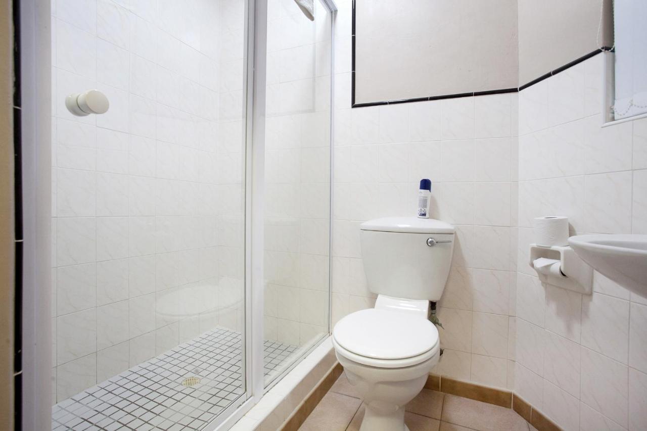 The Reef Apartments East London Bagian luar foto
